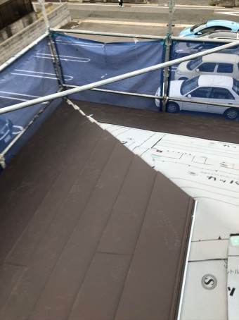 ガルテクト葺き途中