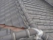 経年劣化した瓦屋根の様子