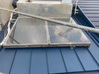 カバー工法した金属屋根の様子