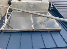 カバー工法した金属屋根の様子
