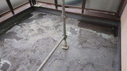 劣化したウレタン防水