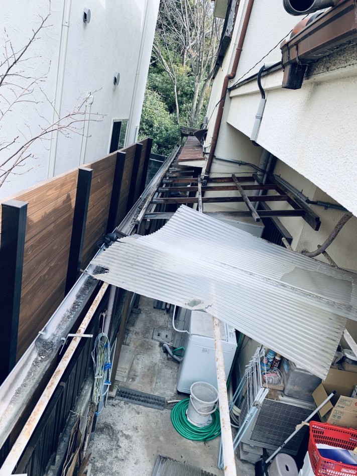 ほとんど飛ばされた波板