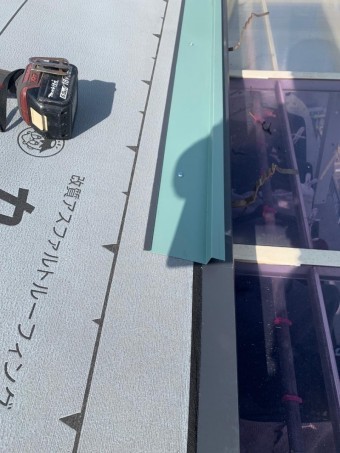スターターを取り付けている様子