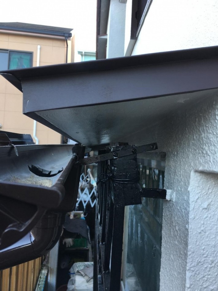 庇屋根の側面