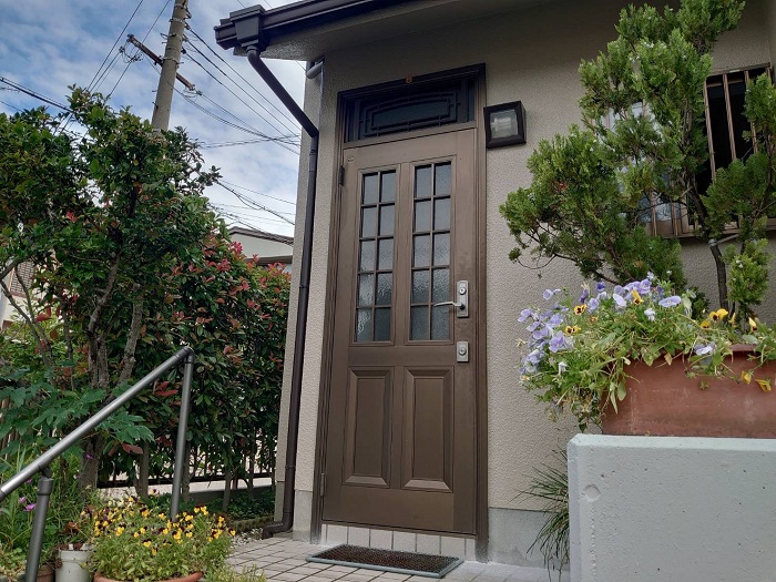 神戸市長田区で玄関ドアリフォームを行う前の様子