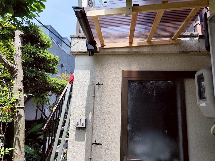 西宮市でテラス屋根の波板貼り替えを行った後の様子