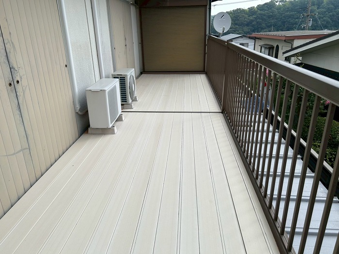 雨漏りしているベランダ床