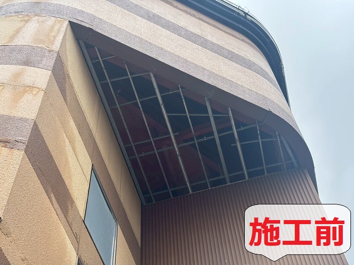 軒天工事でガルバリウム鋼板を貼る前の様子