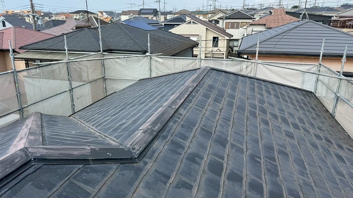 神戸市西区でスーパーガルテクトのシェイドチャコールを用いて屋根カバー工法を行う前の様子