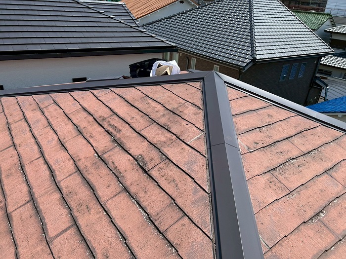 宝塚市で樹脂製の下地材エコlナンバーを用いて棟板金交換を行った後の様子