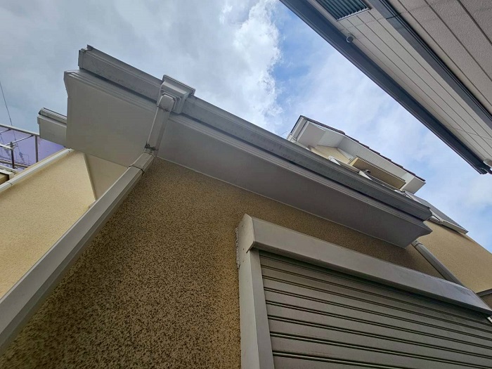 伊丹市で屋根下の軒天補修を行った後の様子