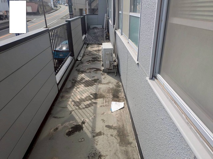 雨漏りしている共用廊下