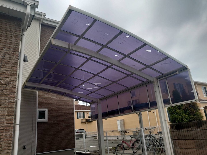 姫路市で１台用のガレージ屋根をポリカーポネード板へ貼り換える前の様子