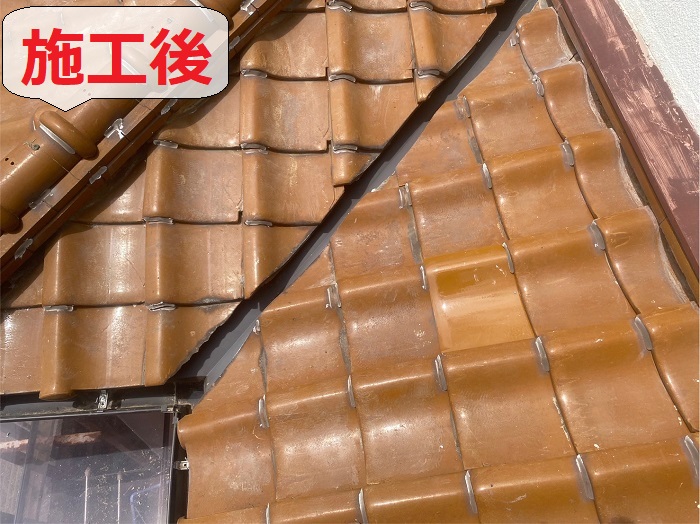 加古郡播磨町で瓦屋根の雨漏り補修として谷板金交換を行った後の様子