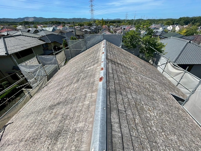 神戸市北区で戸建て切妻の平型スレート屋根への改修工事を行う前の様子