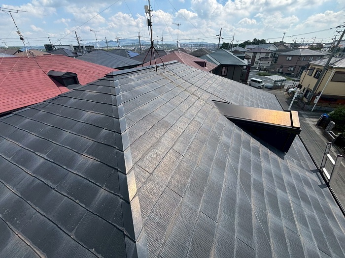 三木市で大和ハウス戸建てのスレート屋根へ重ね葺きする前の様子