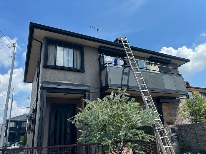 三木市で大和ハウス戸建ての外壁塗り替えで日本ペイントのラジカル制御を使用する前の様子