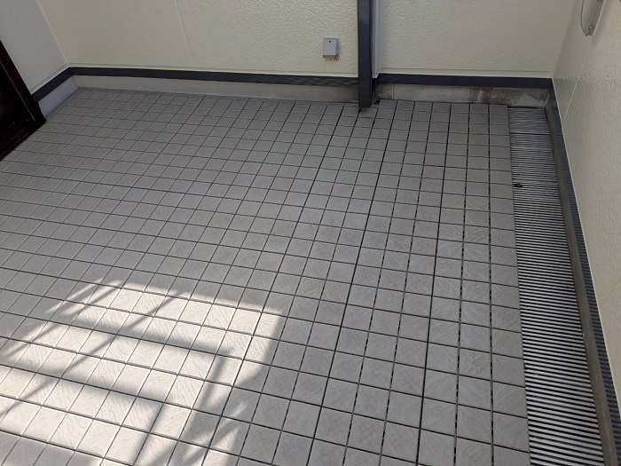 神戸市北区で積水ハウス戸建てのベランダ塩ビシート防水を張り替える前の様子