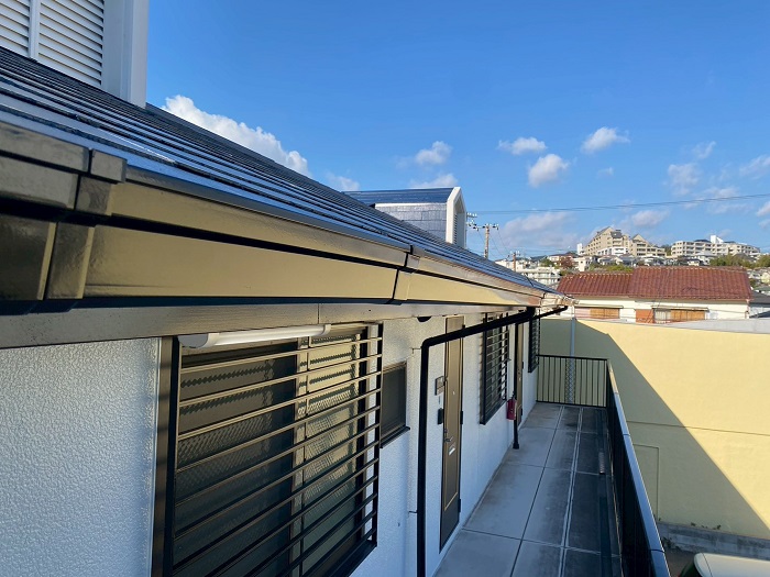 神戸市垂水区のアパート軒樋交換でＴＲＵ１００を使用する前の様子