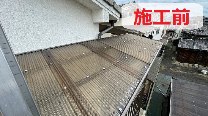 加古川市でベランダ屋根を貼り替える前の様子