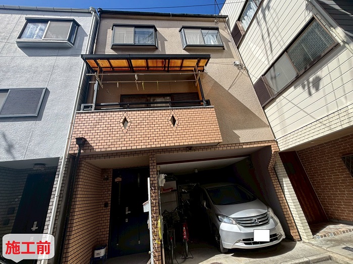 高砂市でベランダ屋根の波板交換としてポリカ波板を使用する前の様子