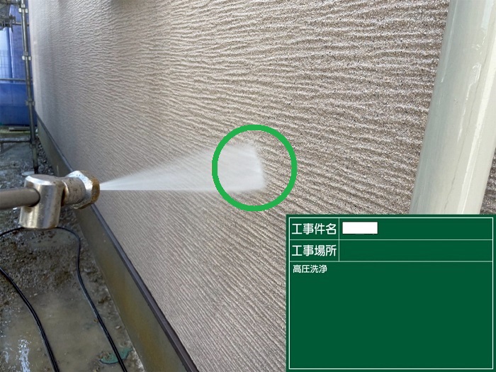 宝塚市の皆様へ2階建て32坪の外壁サイディング塗装をご紹介する現場で高圧洗浄
