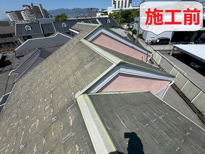 神戸市長田区で剥がれ落ちるノンアスベスト屋根材をカバー工事する前の様子