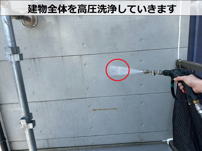 芦屋市で3階建て窯業サイディングの外壁塗装工事で外壁全体を高圧洗浄