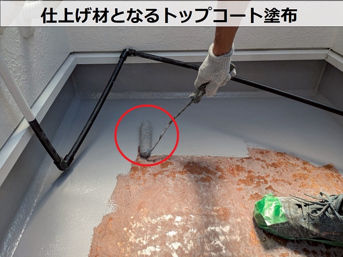 仕上げ材となるトップコート塗布