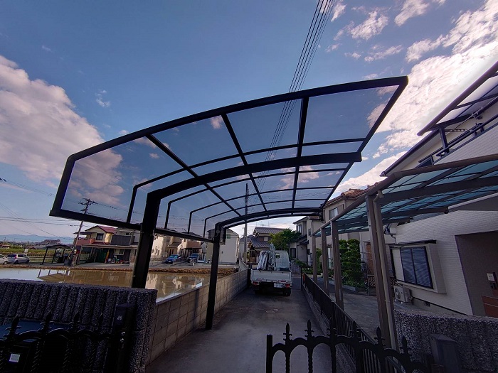 神戸市垂水区でカーポート屋根のアクリル板を交換した後の様子