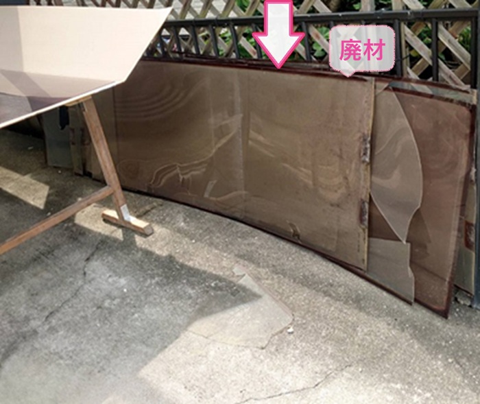 車庫の透明屋根パネルの交換で廃材はその日のうちに持ち帰ります