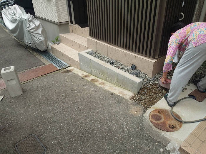 神戸市垂水区で外構フェンスの部分設置を行う前の様子