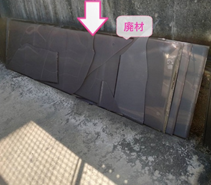車庫の透明屋根パネルの貼り替えで廃材はその日に持ち帰ります