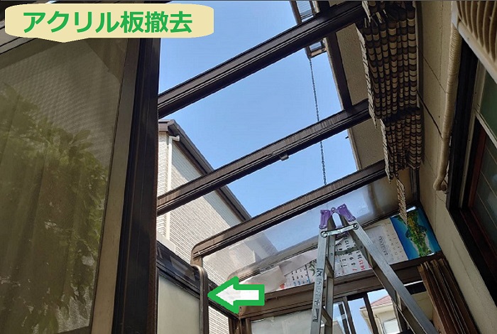 神戸市西区でアクリル屋根交換としてＡＧＣツインカーボを使用する現場で屋根材撤去