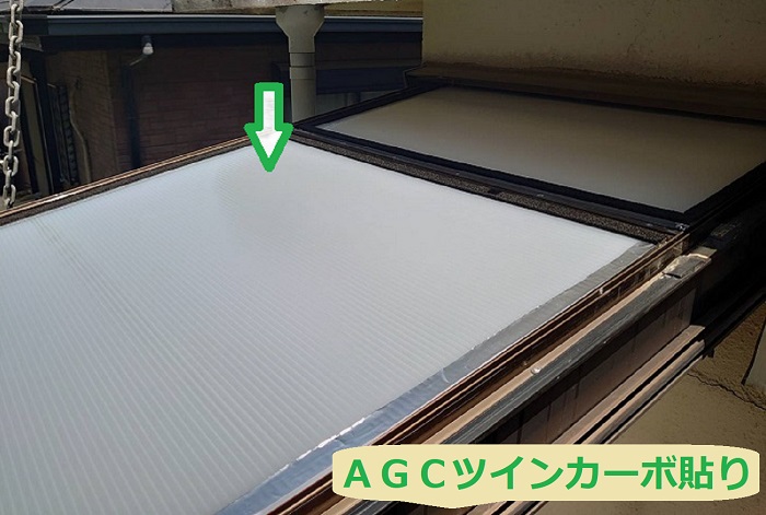 神戸市西区でアクリル屋根交換としてＡＧＣツインカーボを使用する現場でツインカーボ貼り