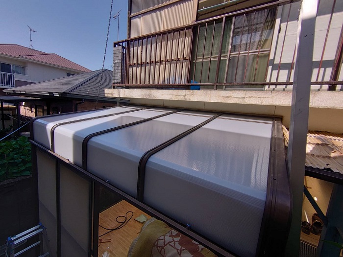 明石市で代用品を用いて安価で安心のサンルームのR型屋根交換を行った後の様子
