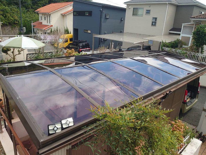 1台用ガレージ屋根のアクリル屋根をポリカーポネードへ貼り換えた後の様子