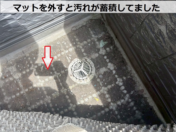 マットの下の塩ビシート防水