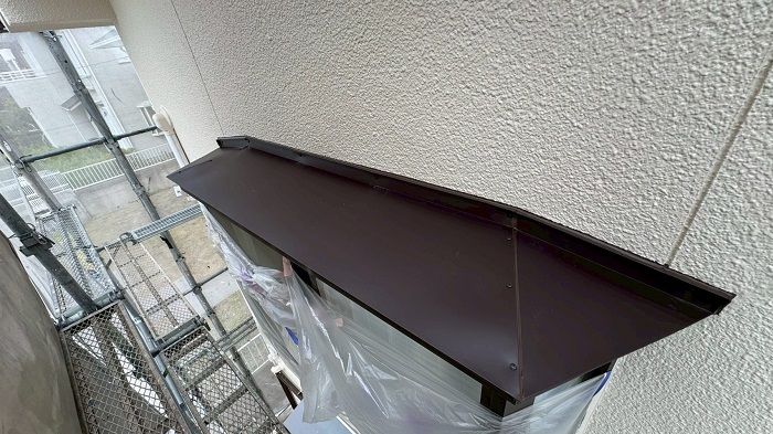 板金でカバーした庇