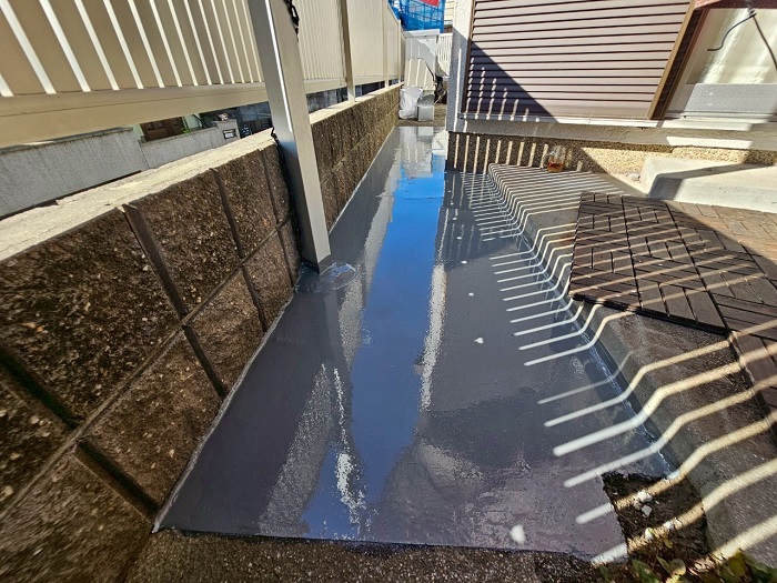 部分的に防水工事をした車庫上の様子