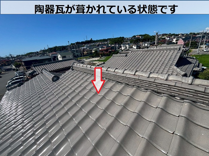 入母屋造りに葺かれた陶器瓦