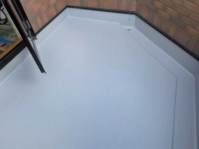神戸市灘区でベランダのＦＲＰ防水工事で雨漏り修理を行った後の様子