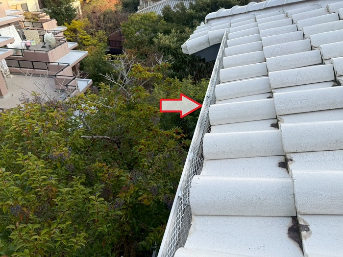 宝塚市で落ち葉除けネットを取り付けた後の様子