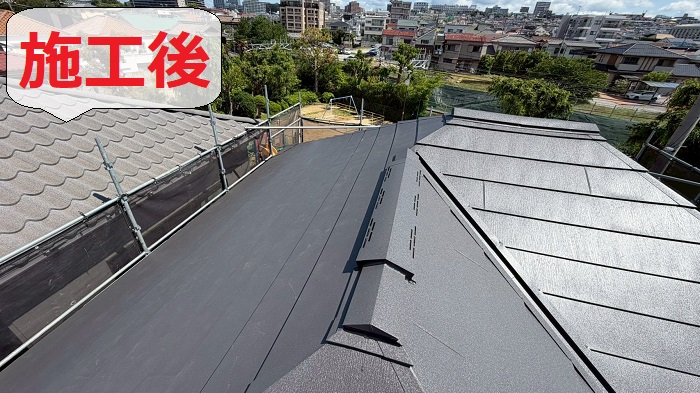 神戸市垂水区でスーパーガルテクトを用いた屋根カバー工事を行った後の様子