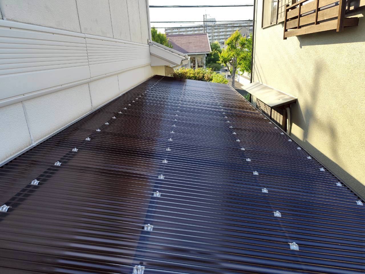 ストックヤードの屋根張り替えでポリカ波板を使用した後の様子
