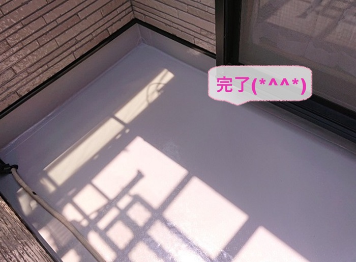 淡路市のシート防水の補修工事でVTコート塗布してリニューアルが完了した現場の様子