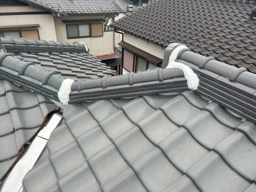 棟を積み替えた屋根