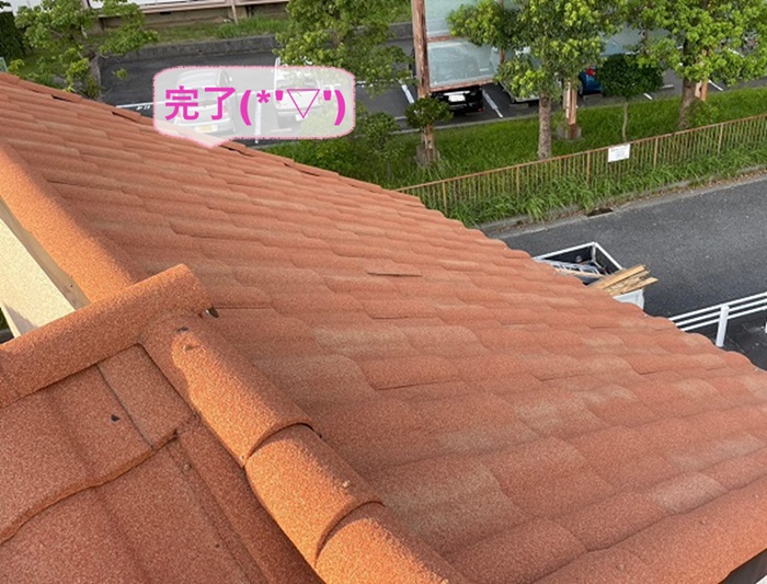 神戸市須磨区で高耐久な石付き金属瓦を用いた屋根リフォームが完了した現場の様子