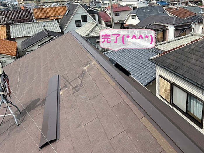 尼崎市の３階建て住宅で台風で傷んだスレート屋根の部分補修が完了した現場の様子