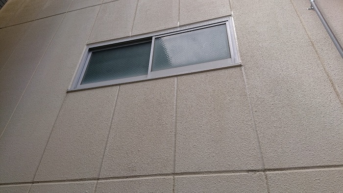 神戸市長田区で工場の窓廻りの雨漏り修理を行った後の様子